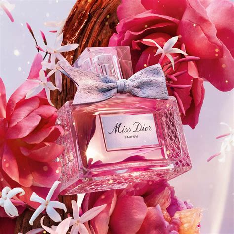 chi fa la pubblicita di miss dior|Miss Dior: una mostra e un libro per celebrare il .